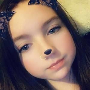 Meet your Posher, Emilee